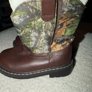 Mossy Oak Faded Glory Brown and Camo Children’s Boots size 7 BNWT